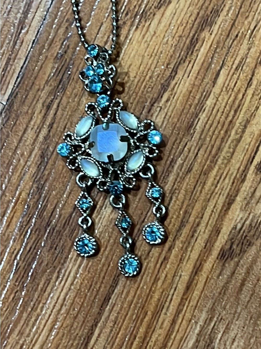 Vintage-Inspired Blue and Gold Teardrop Pendant Necklace. 15 inch chain